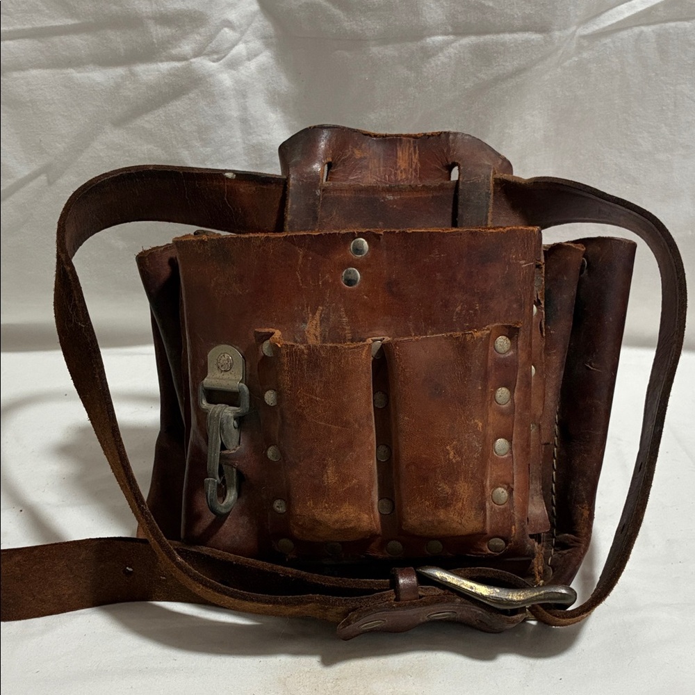 Vintage 1970s Klein Tools Leather Tool Pouch Bag w/ Shoulder Strap - Used - Picture 4 of 7